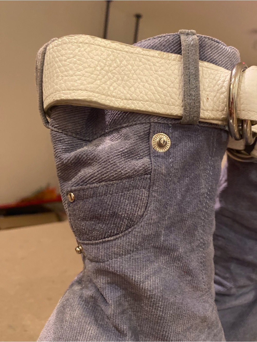 Beautiful boots  in Light Gray with White Belt